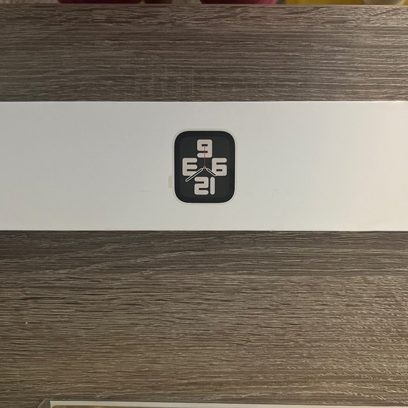 Apple Watch SE 2nd generation 40 mm starlight aluminum - Picture 1 of 4